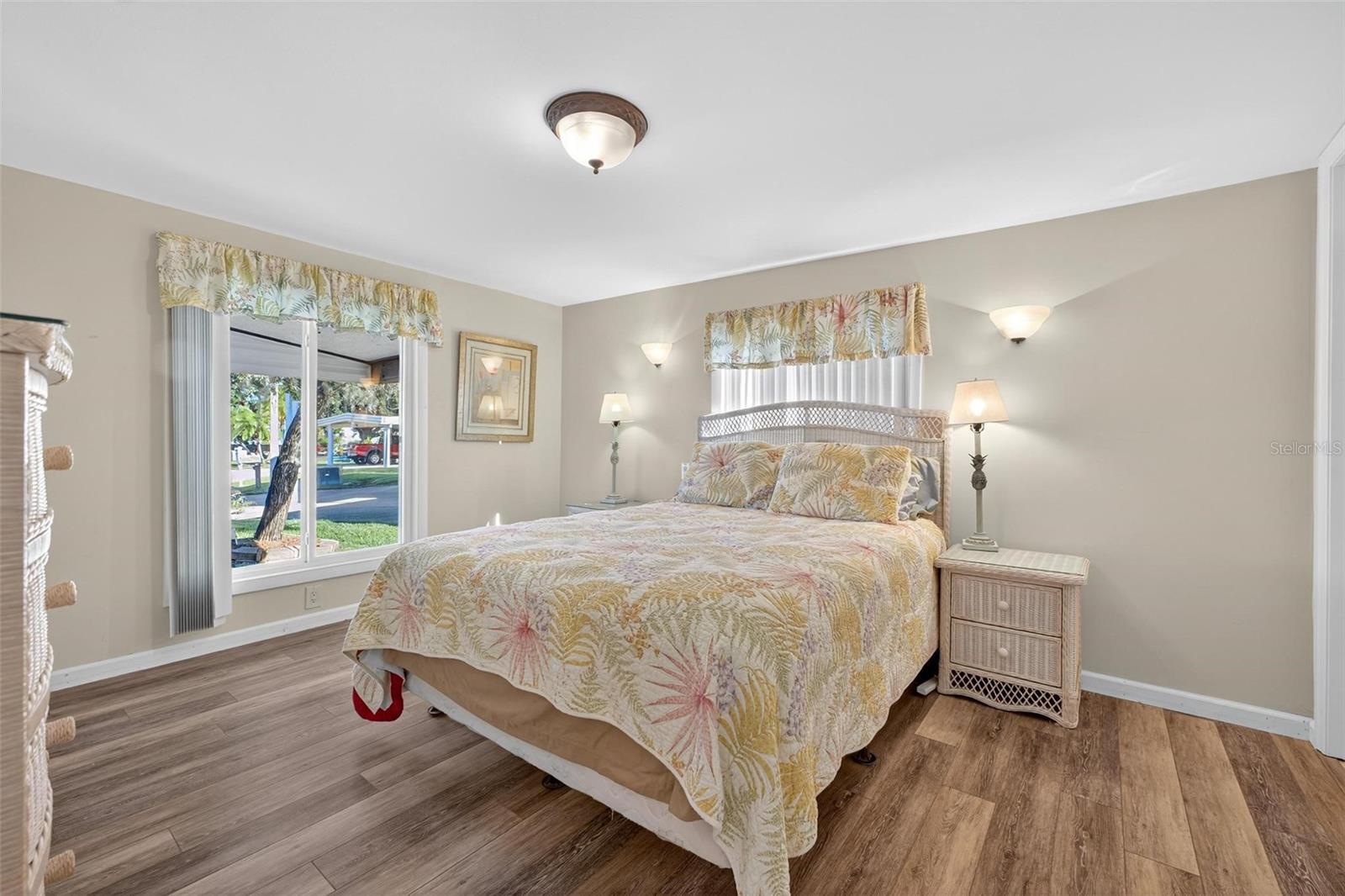 Image 32 of 75 For 945 Todd Way