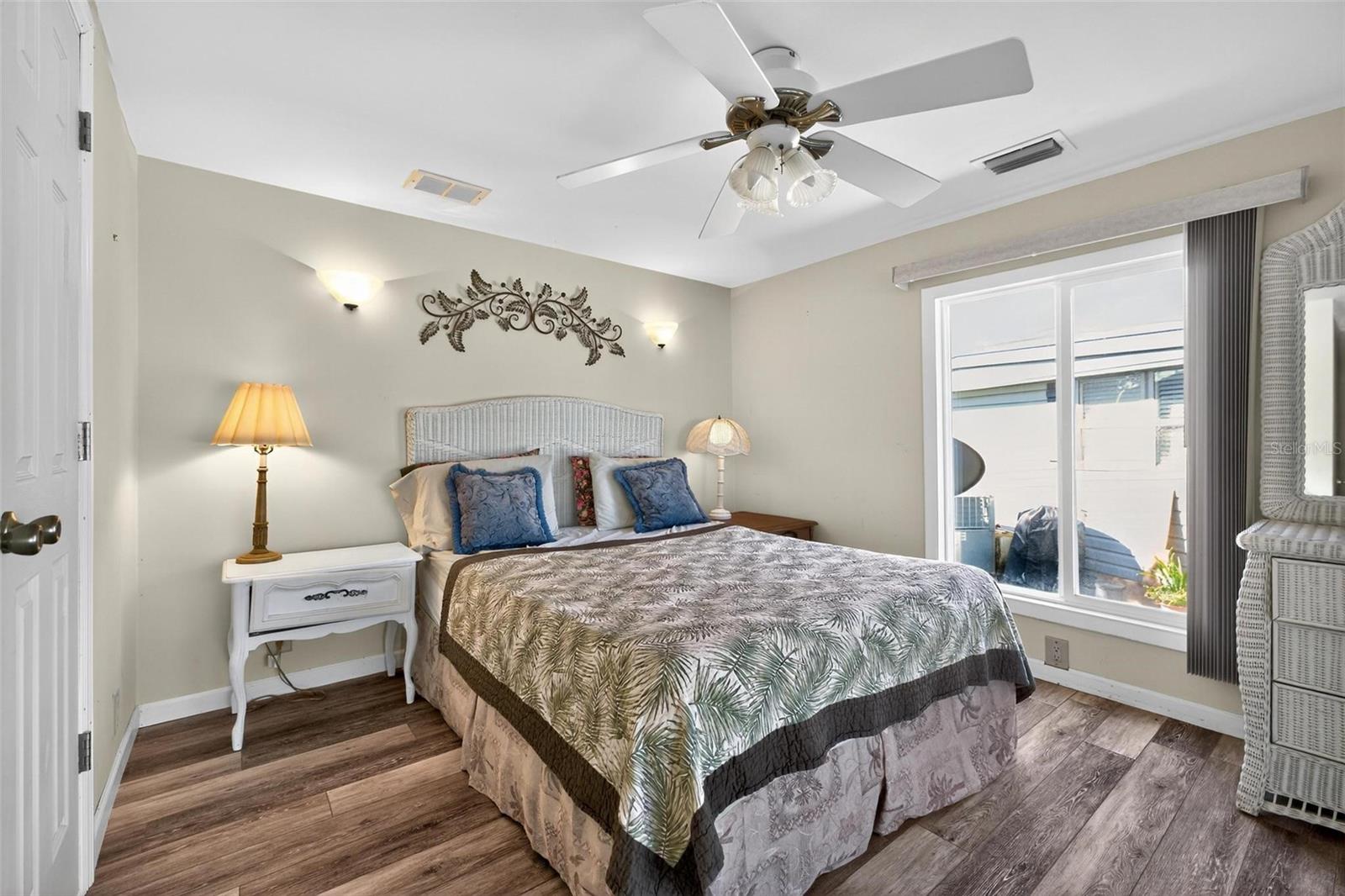 Image 37 of 75 For 945 Todd Way