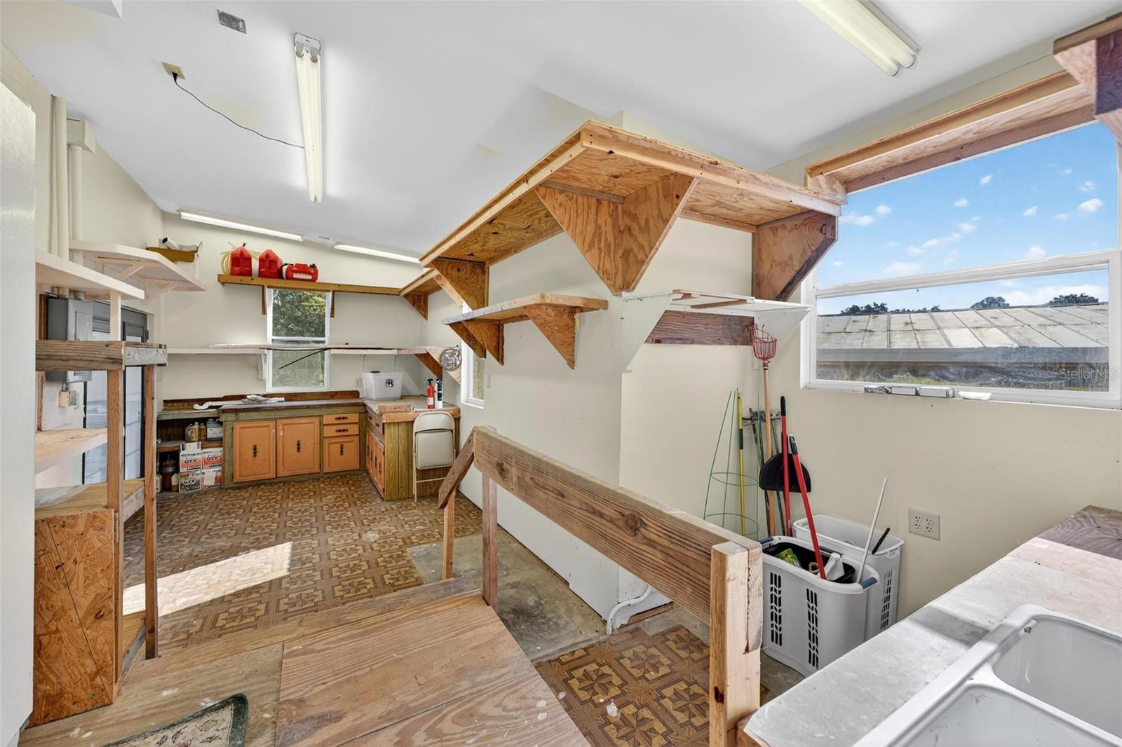 Image 43 of 75 For 945 Todd Way