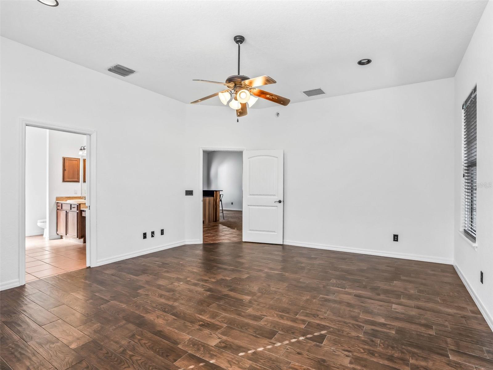 Image 23 of 56 For 15636 Highway 329