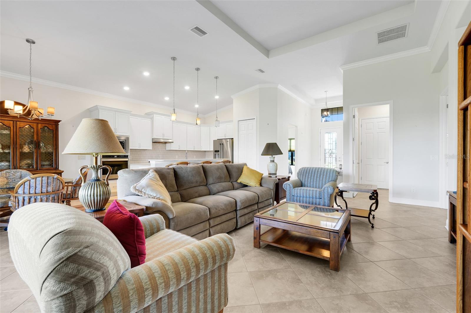 Listing photo id 8 for 1960 Ember Path