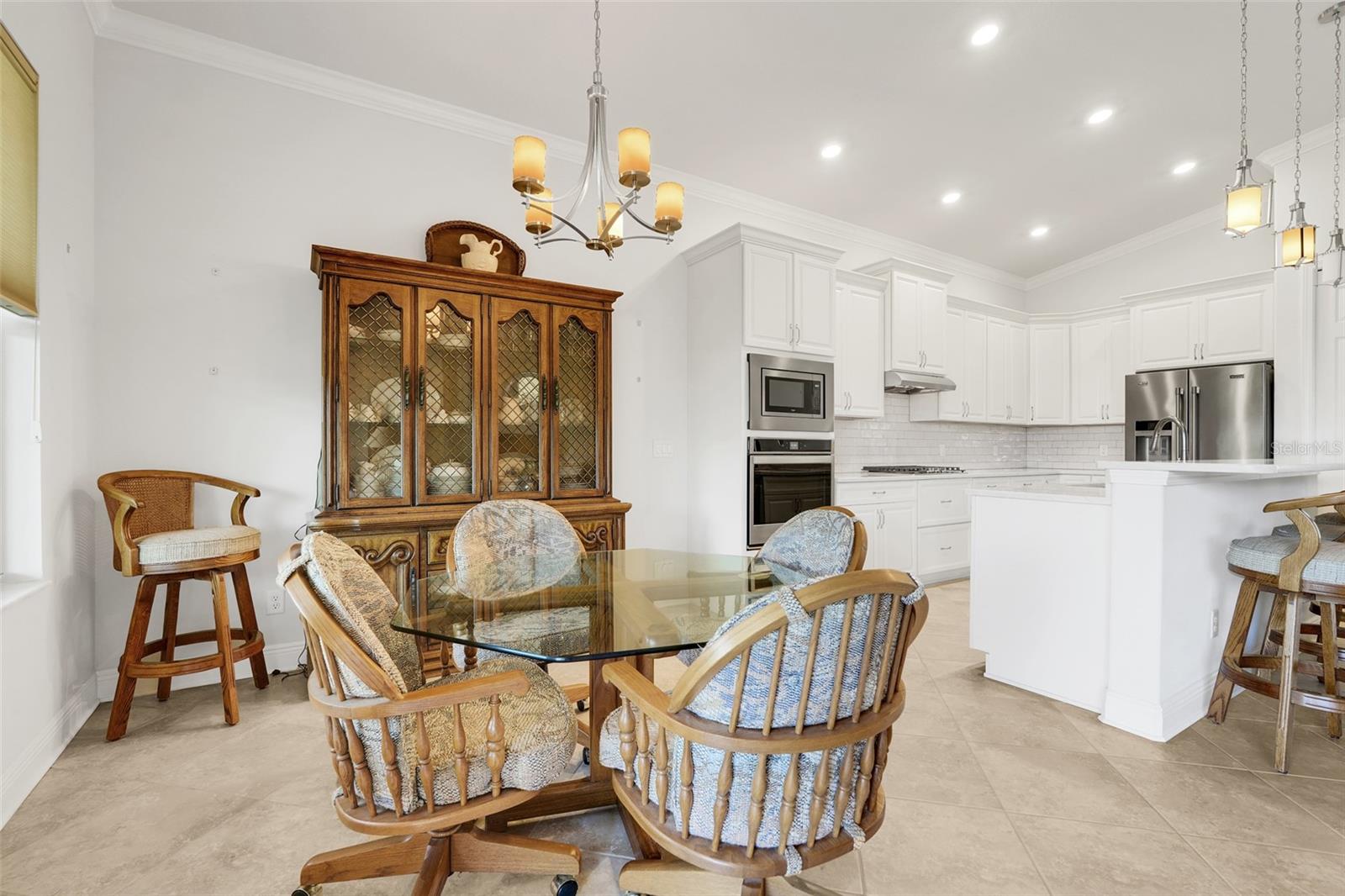 Listing photo id 12 for 1960 Ember Path