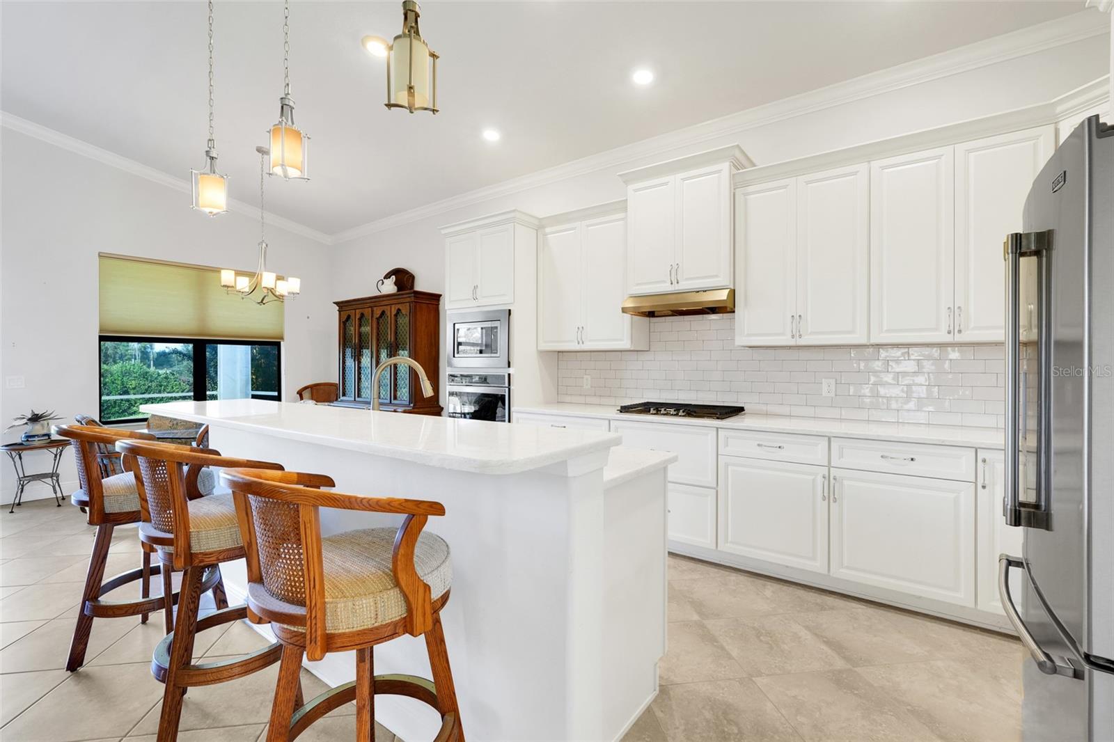 Listing photo id 13 for 1960 Ember Path