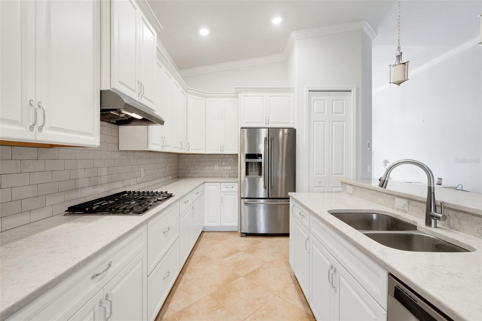 Listing photo id 15 for 1960 Ember Path