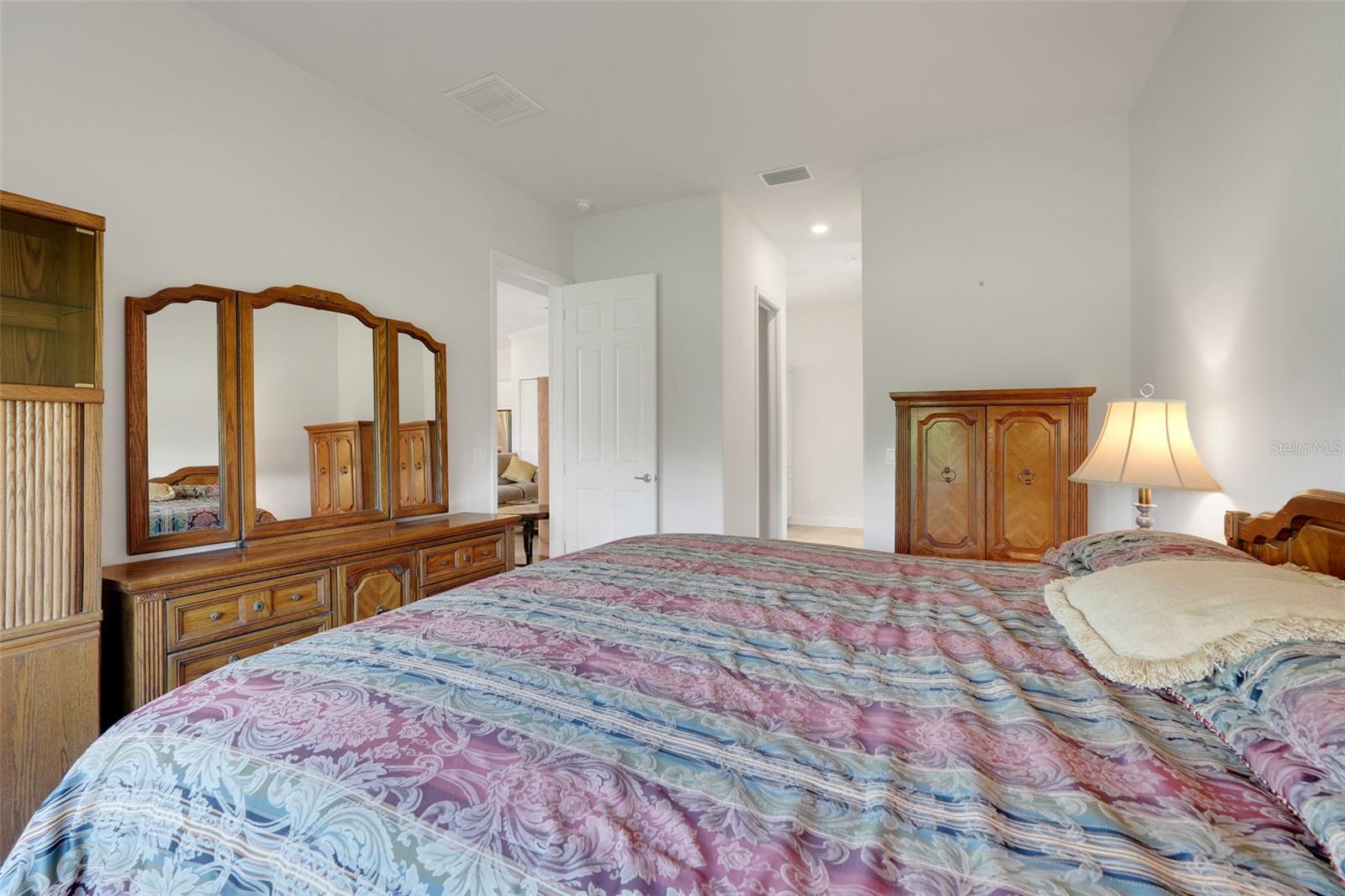 Listing photo id 17 for 1960 Ember Path