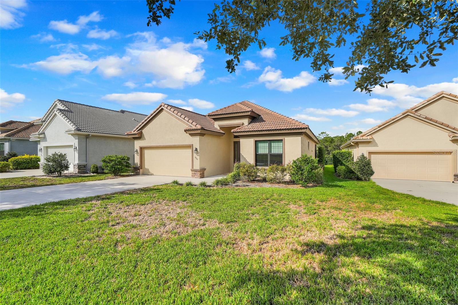 Listing photo id 0 for 1960 Ember Path