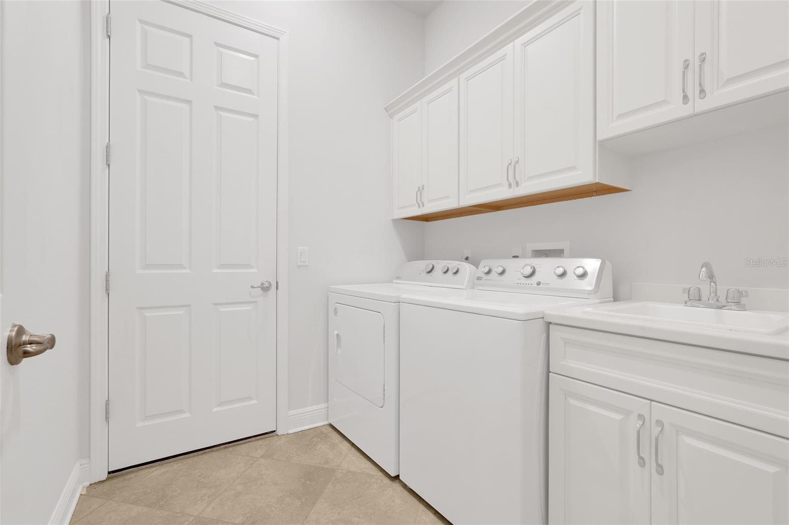 Listing photo id 27 for 1960 Ember Path