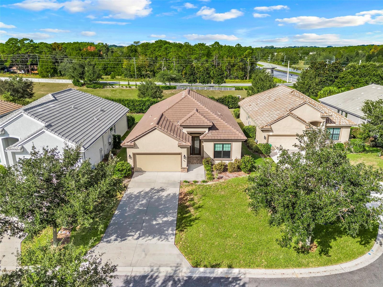 Listing photo id 2 for 1960 Ember Path