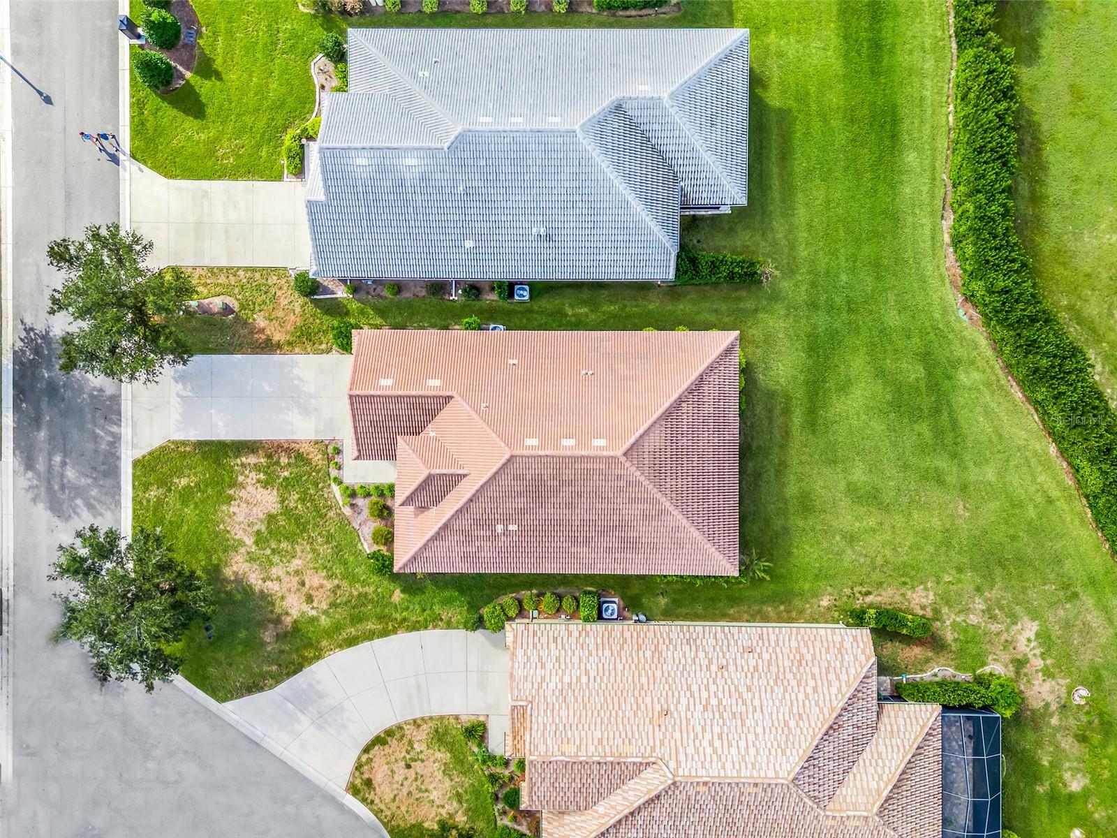 Listing photo id 3 for 1960 Ember Path