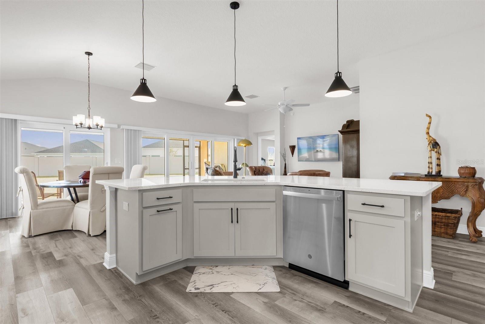 Image 12 of 52 For 6957 Minchew Circle