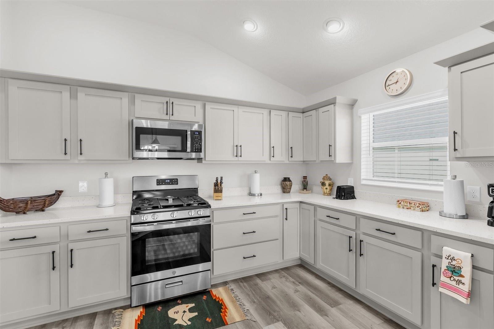 Image 13 of 52 For 6957 Minchew Circle