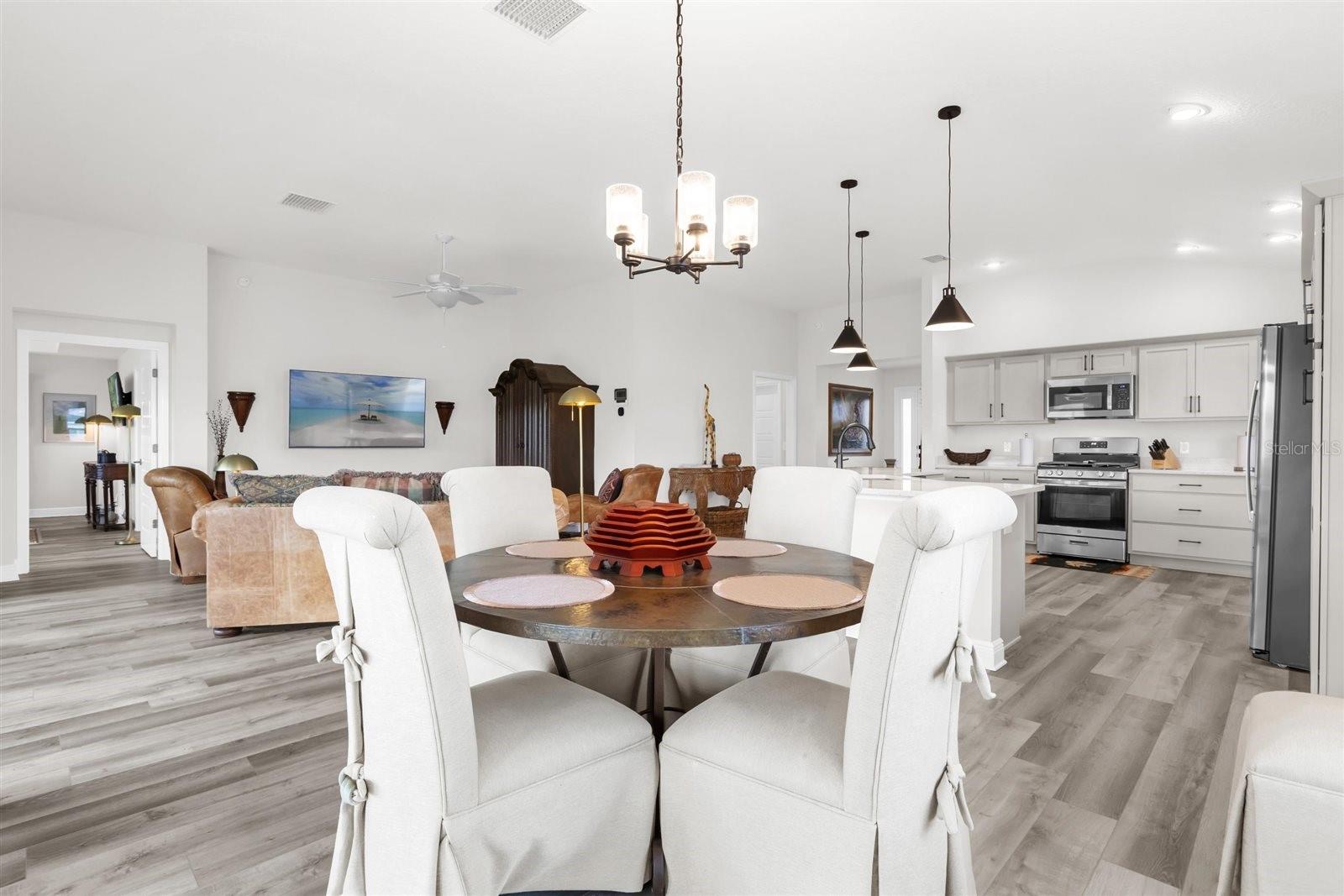 Image 16 of 52 For 6957 Minchew Circle