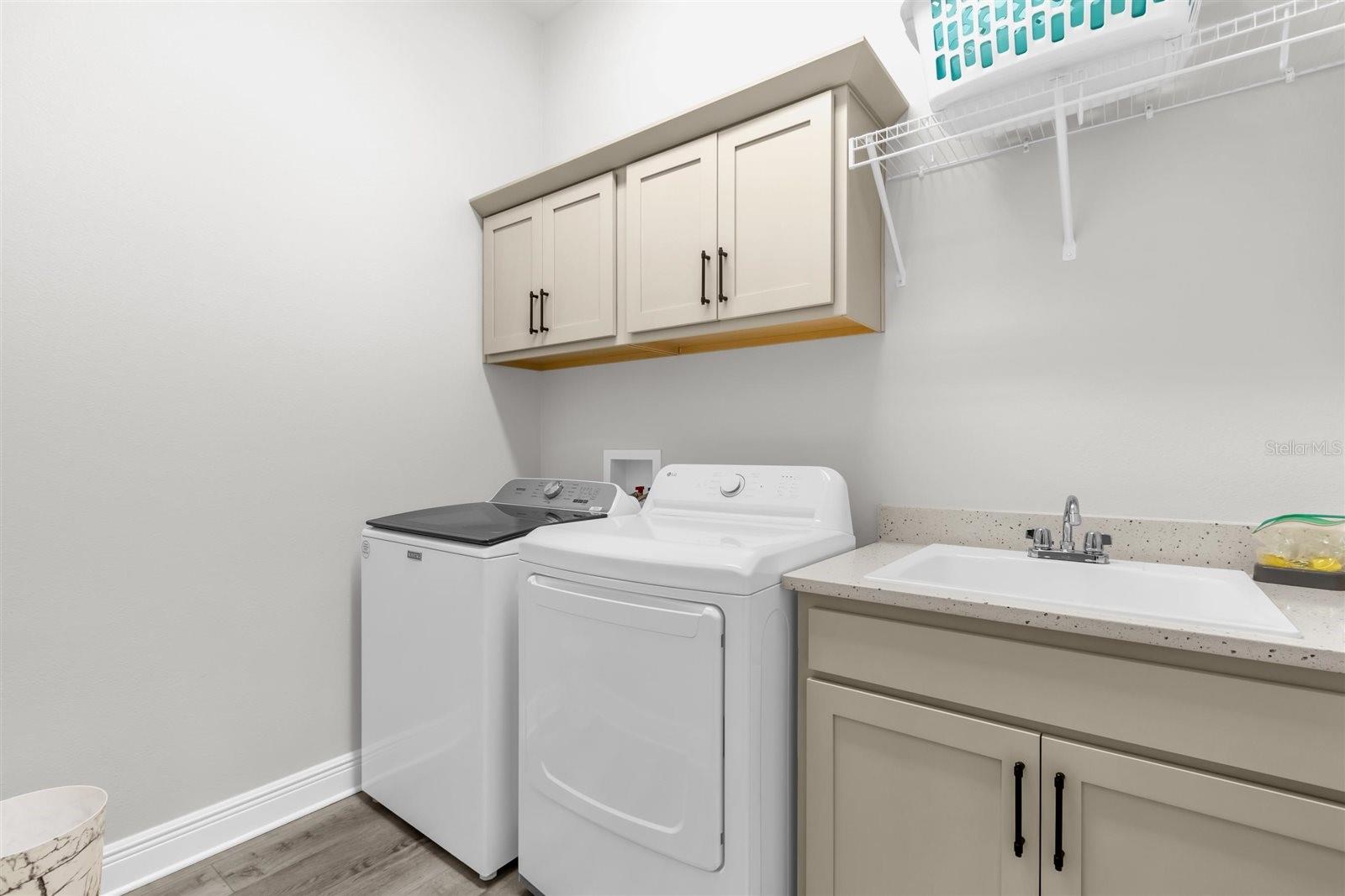 Image 19 of 52 For 6957 Minchew Circle