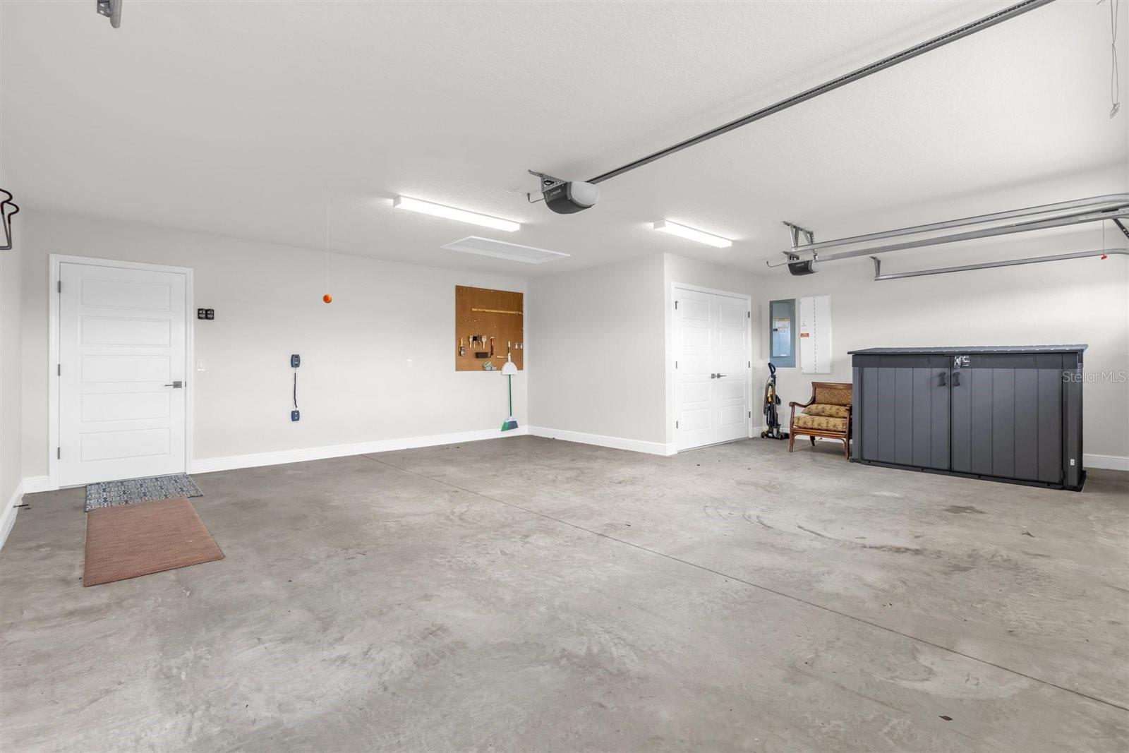 Image 20 of 52 For 6957 Minchew Circle