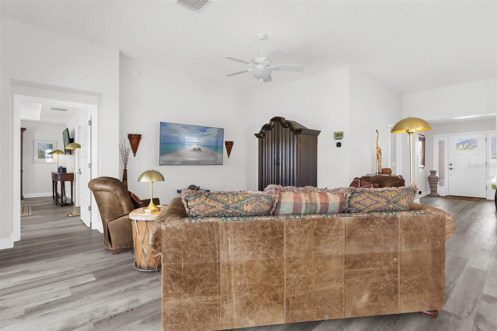 Image 8 of 52 For 6957 Minchew Circle