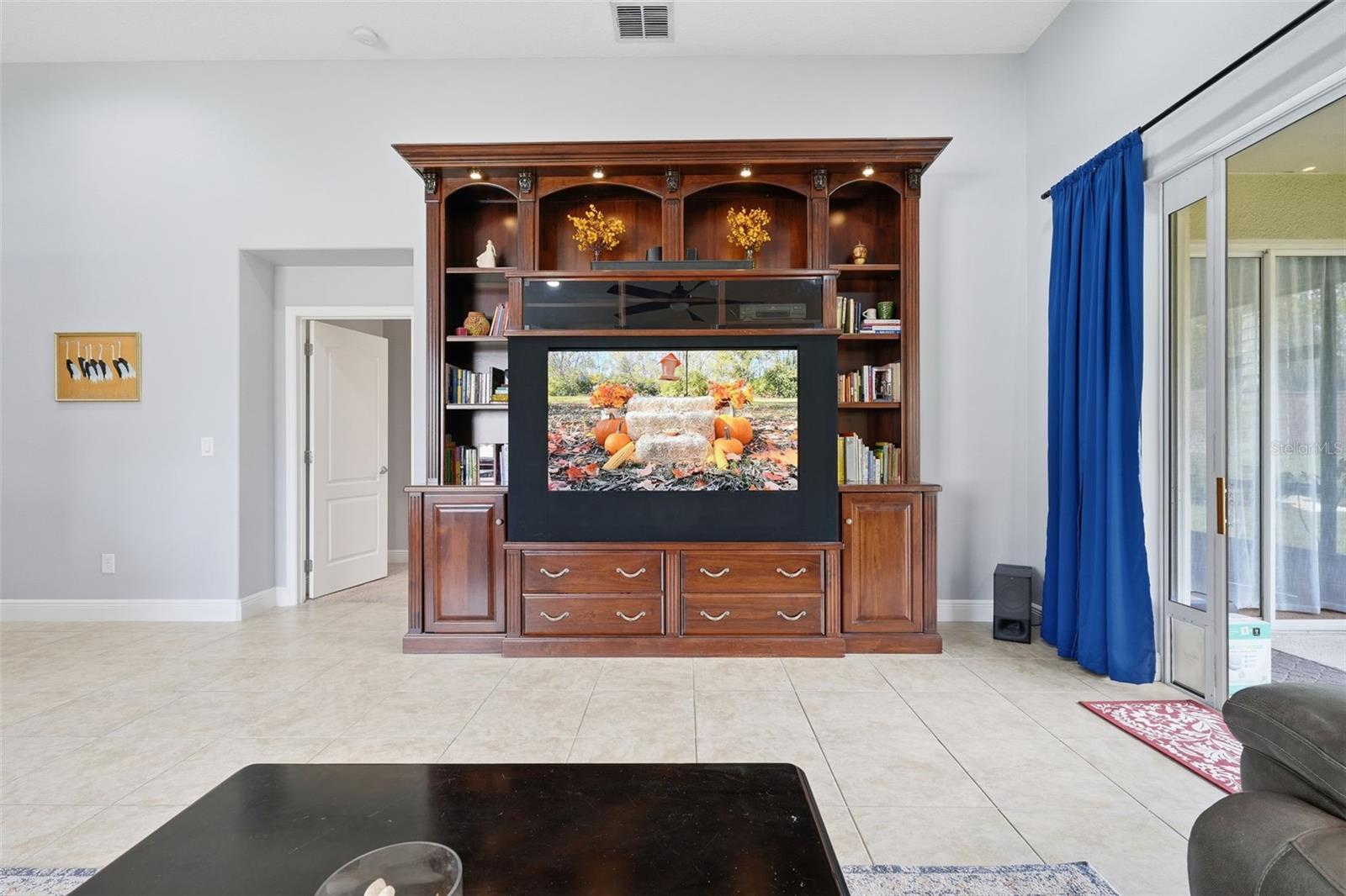 Image 19 of 54 For 4850 Royce Drive