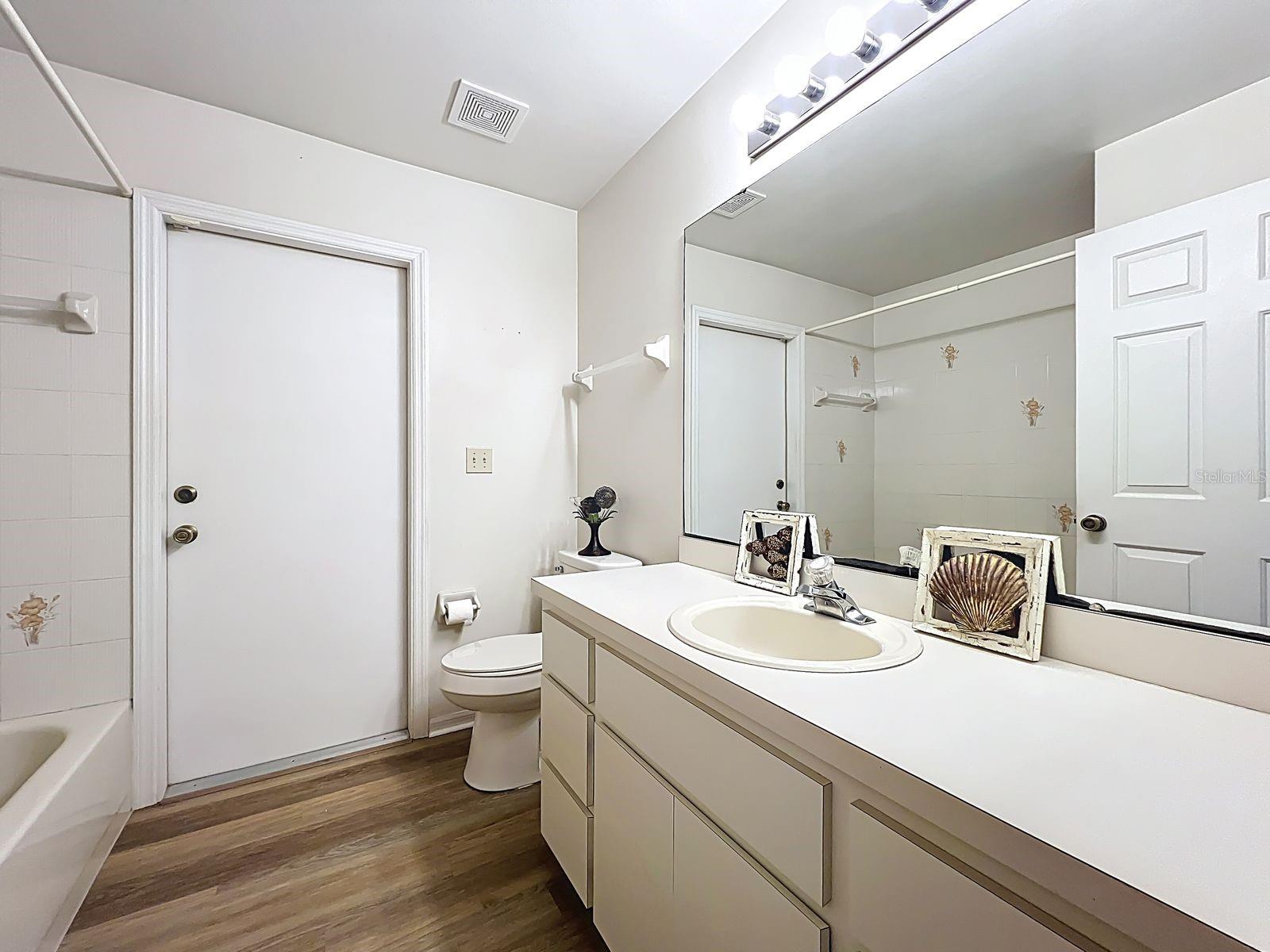 Image 18 of 29 For 10040 Silver Bluff Drive