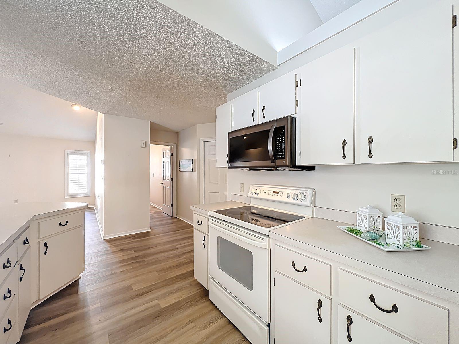 Image 6 of 29 For 10040 Silver Bluff Drive