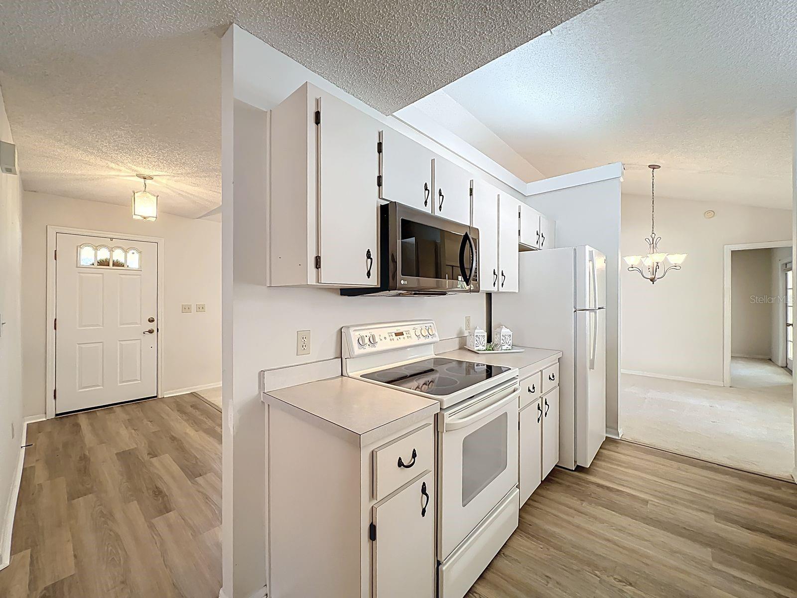 Image 7 of 29 For 10040 Silver Bluff Drive