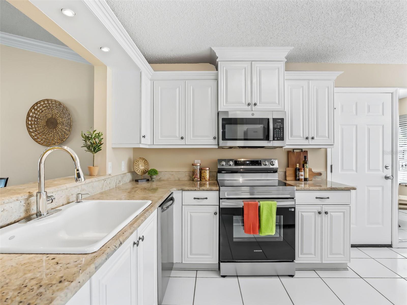 Image 22 of 51 For 1013 Del Rio Drive