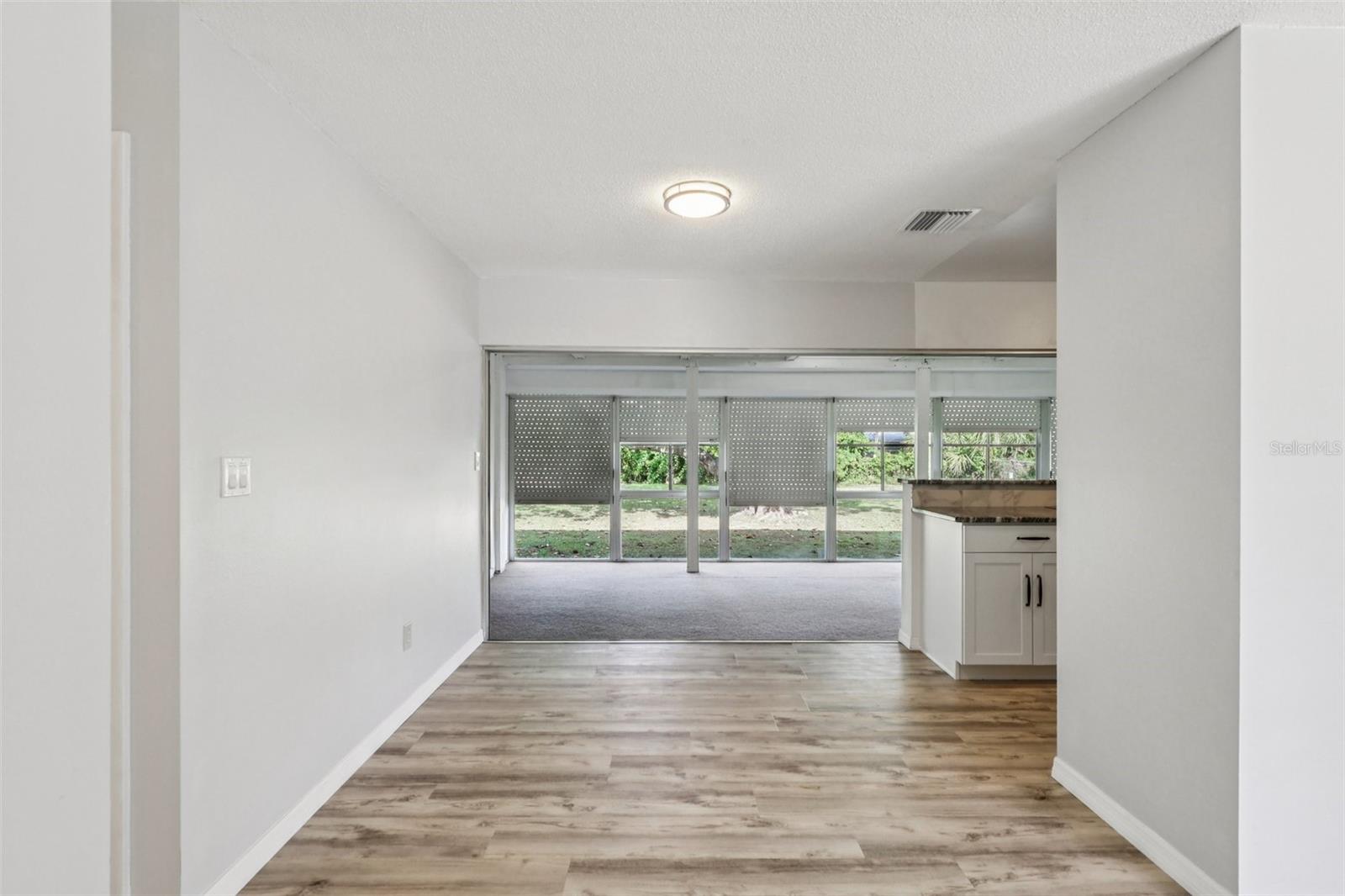 Image 12 of 35 For 892 Hampton Drive Ne