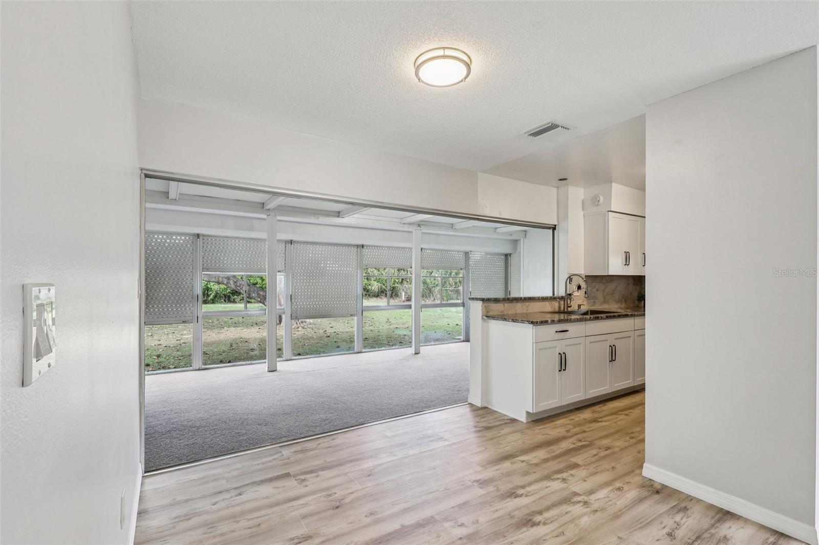 Image 13 of 35 For 892 Hampton Drive Ne