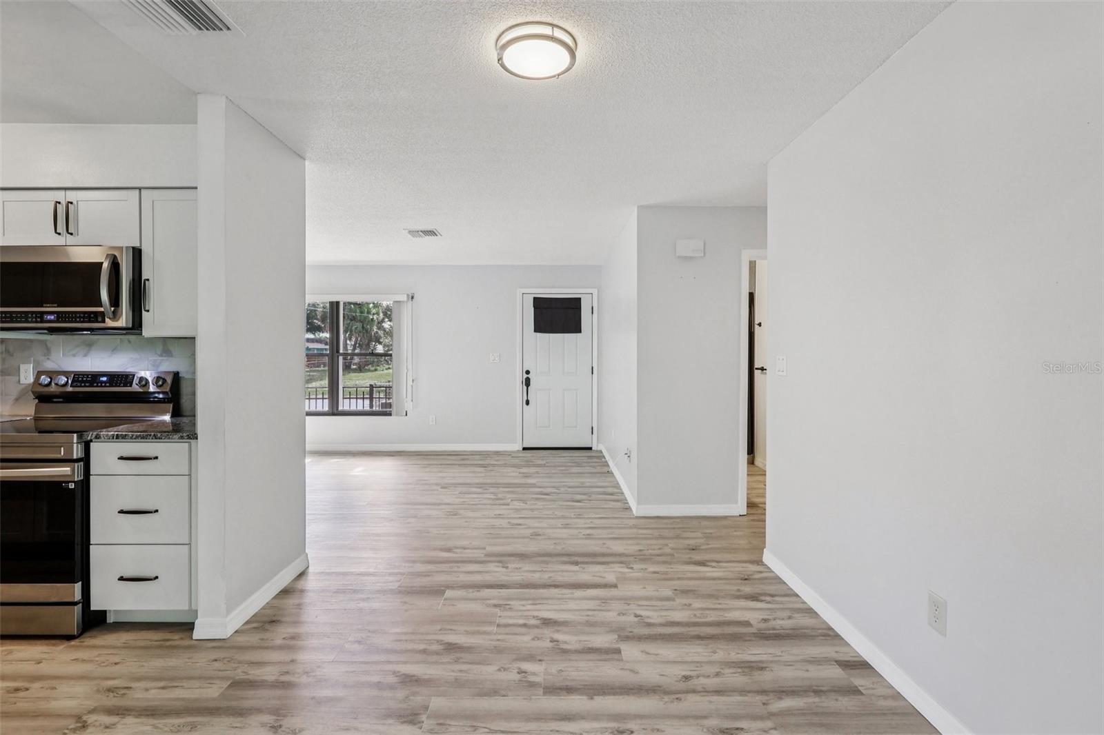 Image 14 of 35 For 892 Hampton Drive Ne