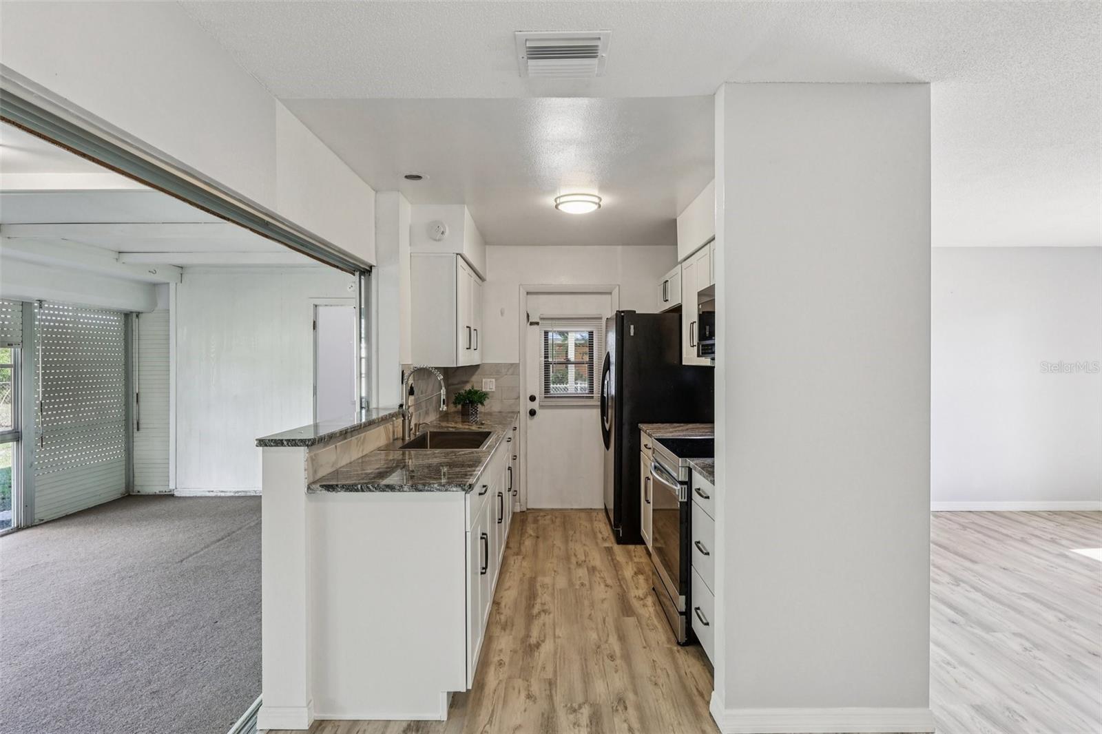 Image 15 of 35 For 892 Hampton Drive Ne