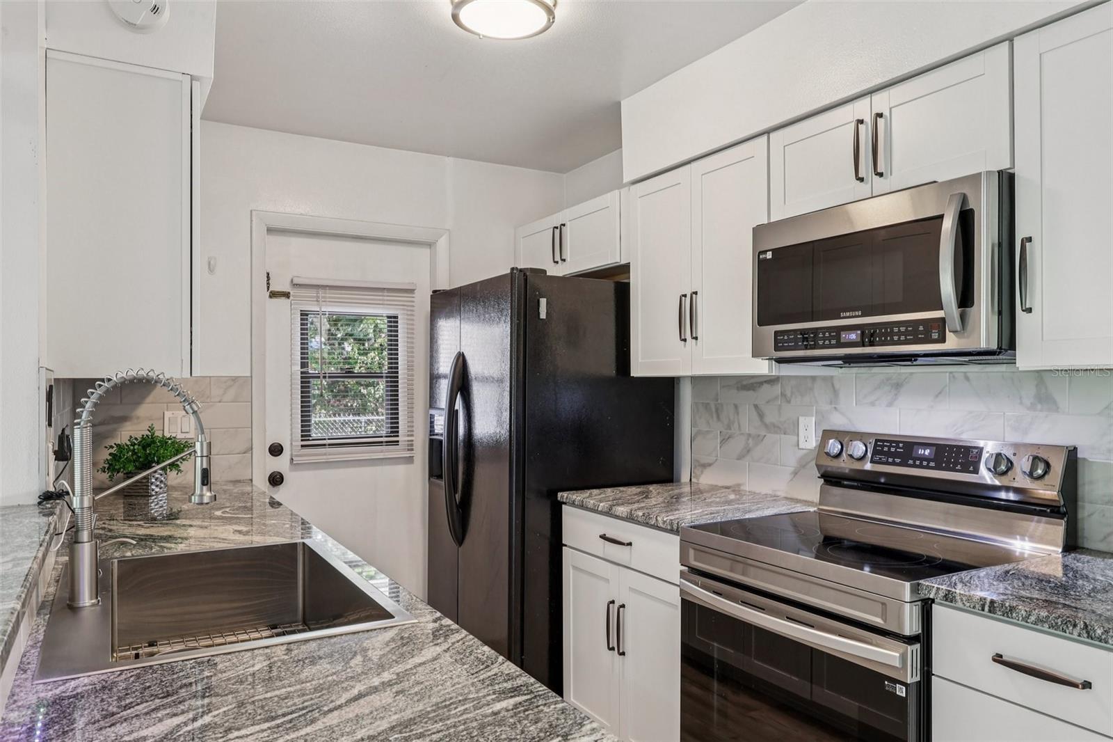 Image 16 of 35 For 892 Hampton Drive Ne