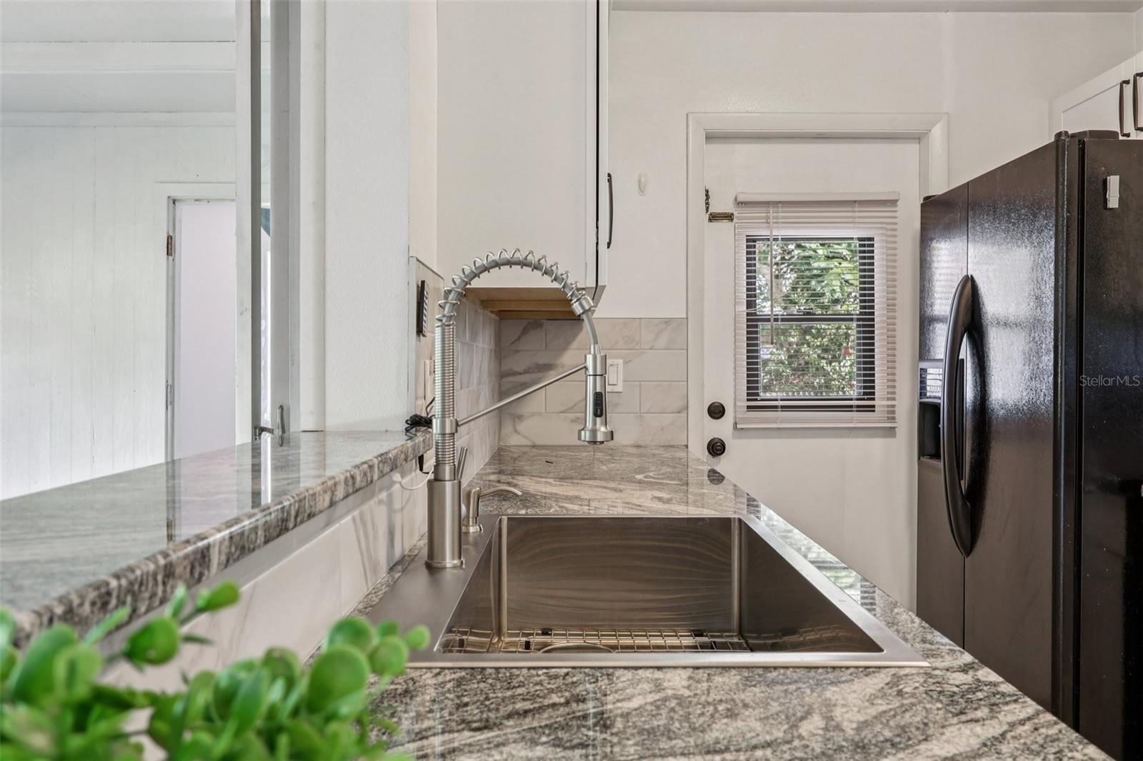 Image 19 of 35 For 892 Hampton Drive Ne