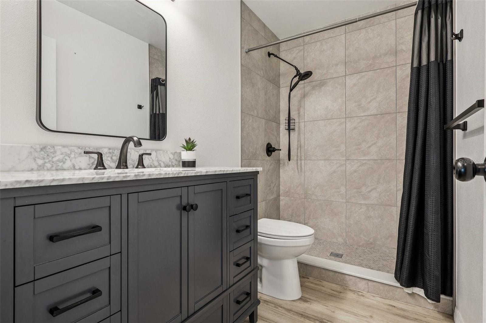 Image 20 of 35 For 892 Hampton Drive Ne