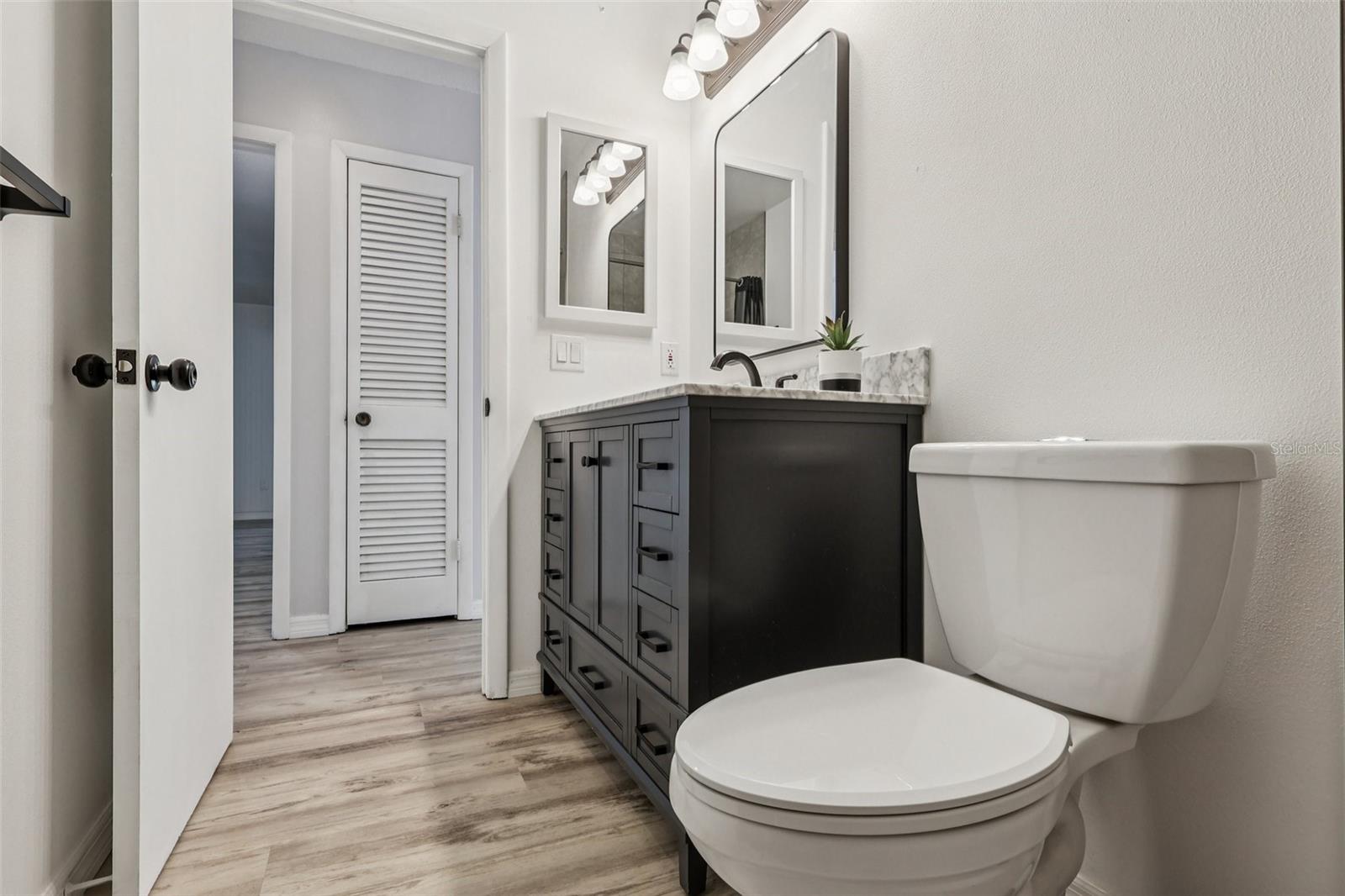 Image 21 of 35 For 892 Hampton Drive Ne