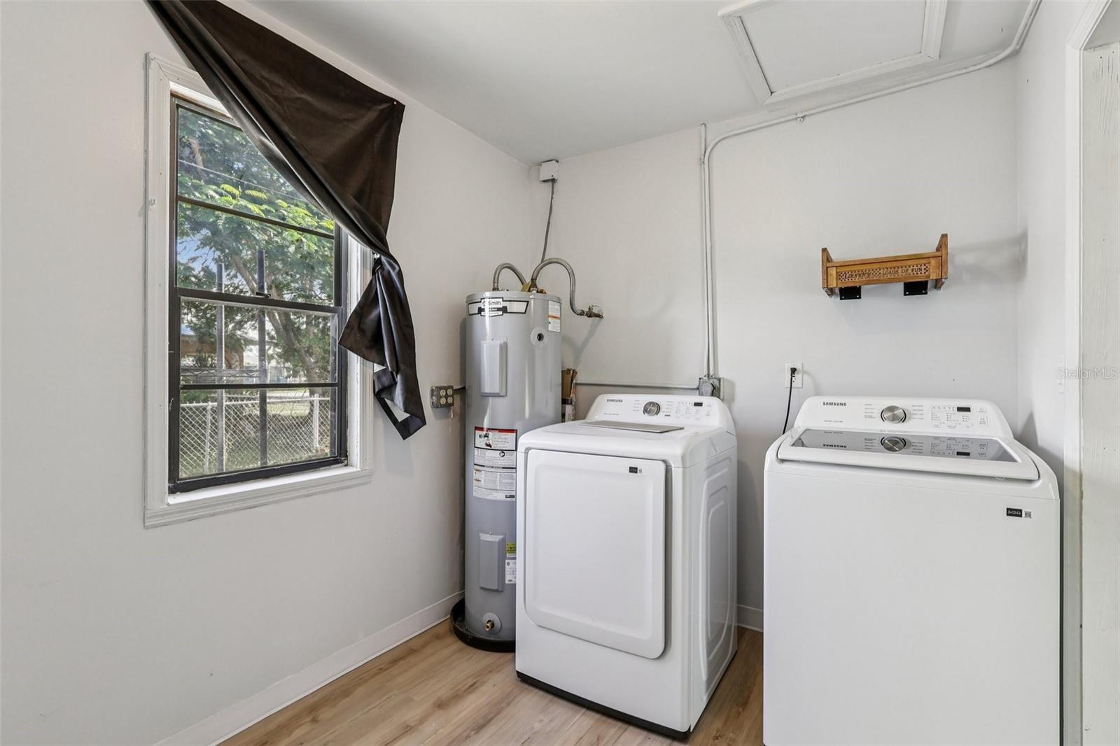 Image 22 of 35 For 892 Hampton Drive Ne