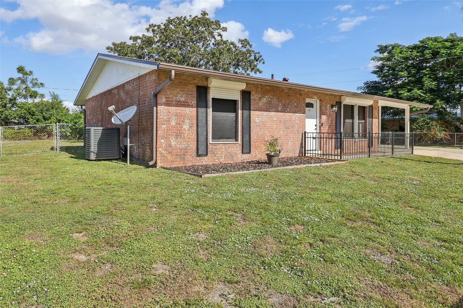 Image 5 of 35 For 892 Hampton Drive Ne