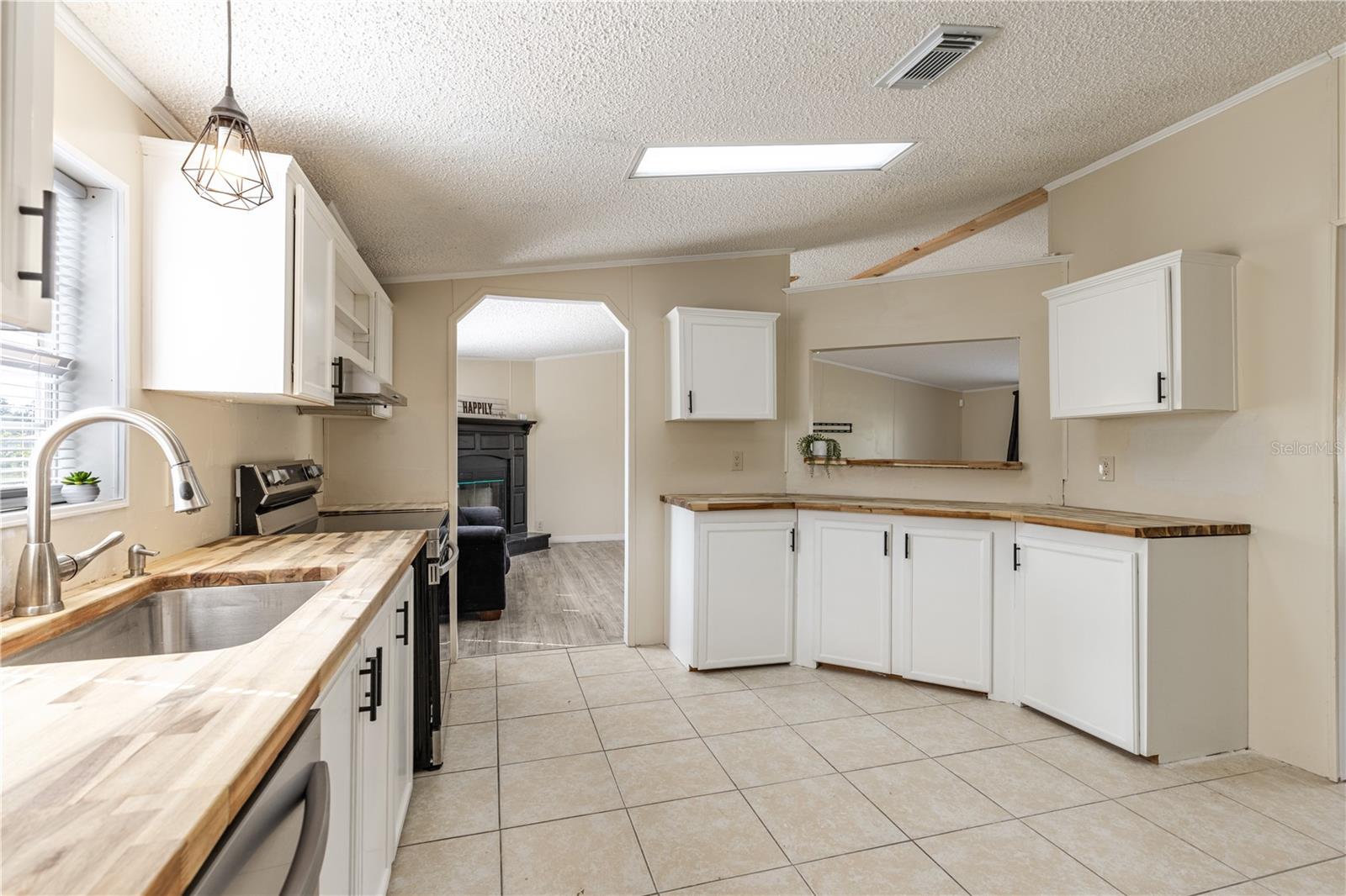 Image 18 of 40 For 10902 Westmont Road