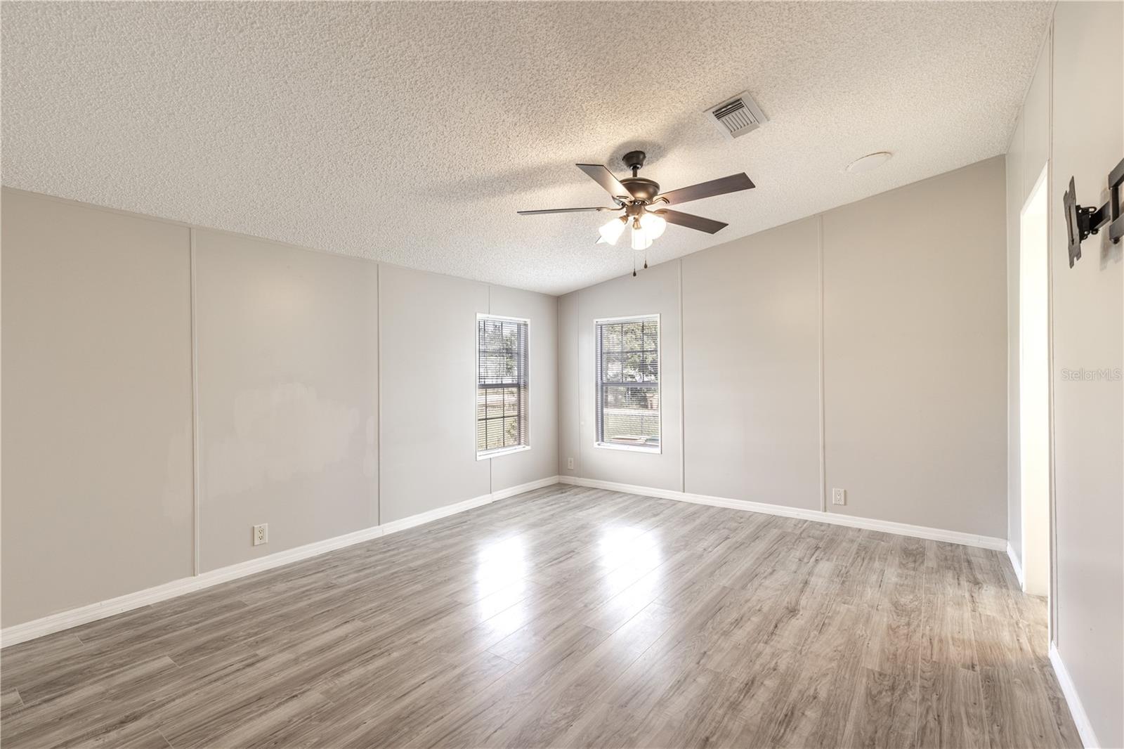 Image 22 of 40 For 10902 Westmont Road