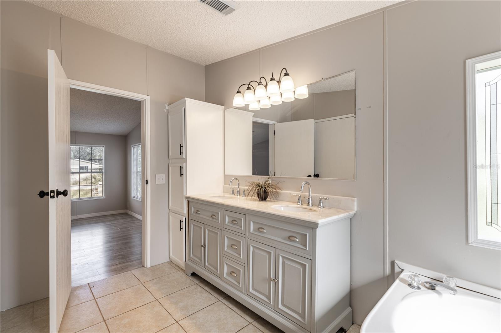 Image 26 of 40 For 10902 Westmont Road