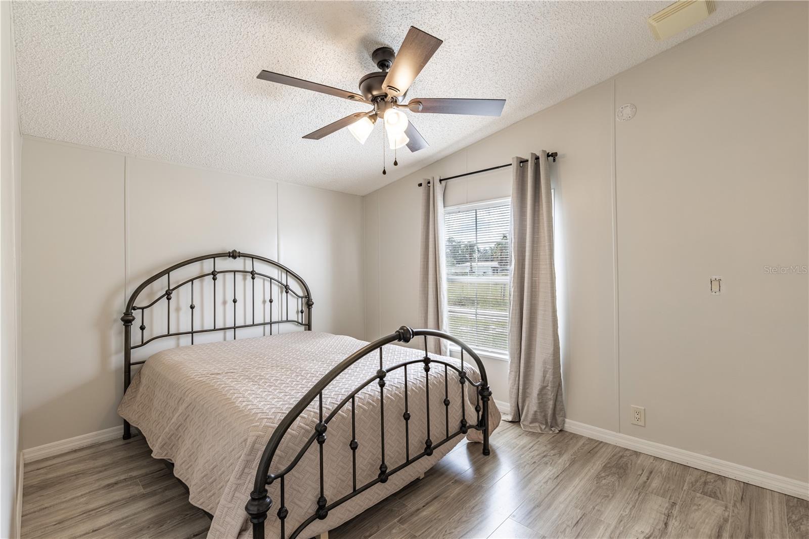 Image 27 of 40 For 10902 Westmont Road