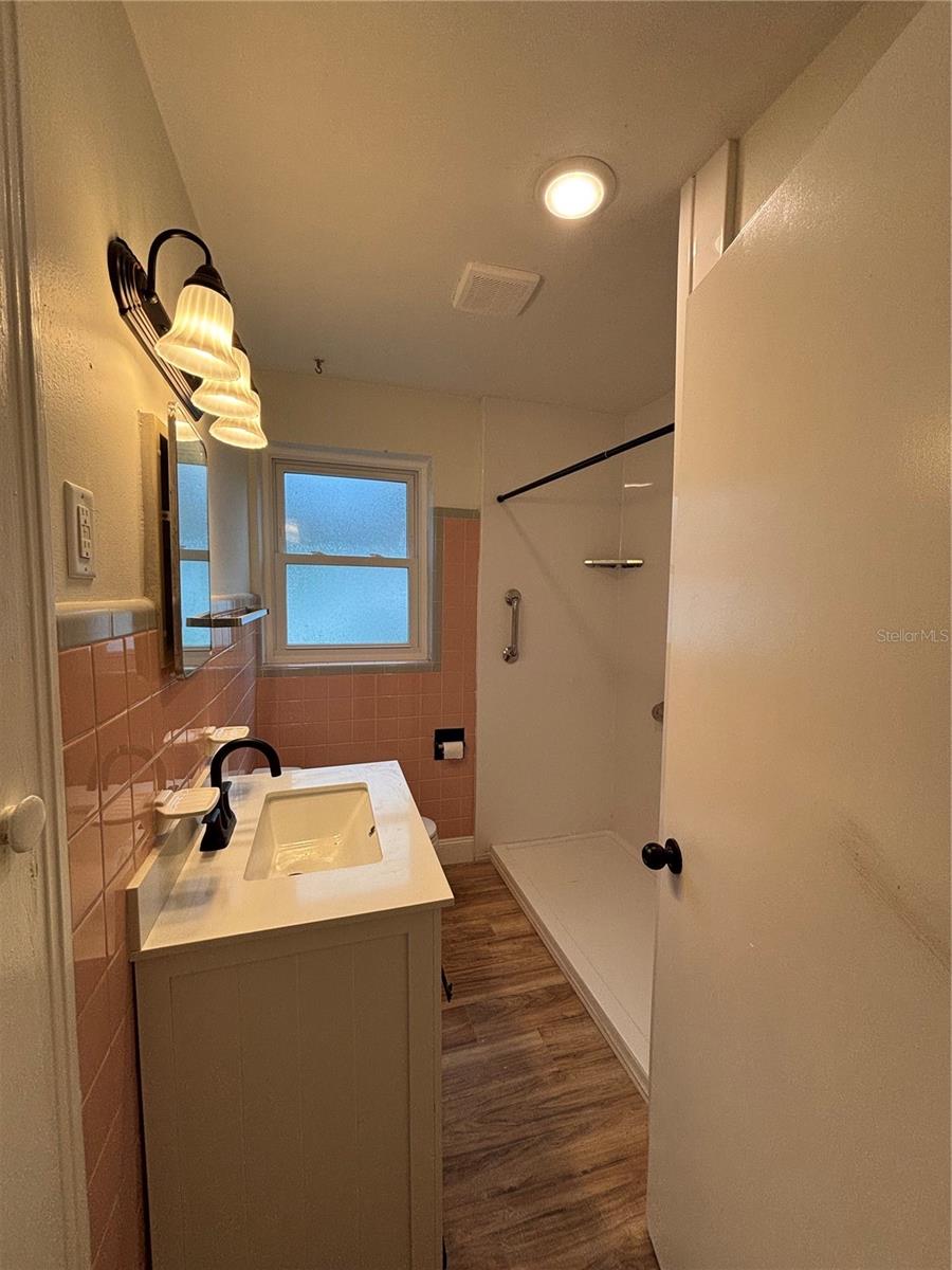 Image 5 of 21 For 912 Lake Jessie Drive