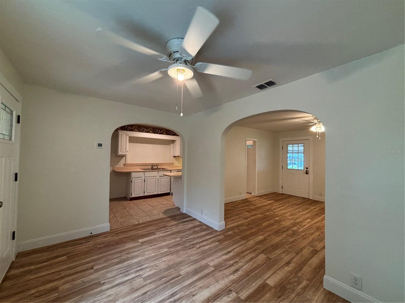 Image 7 of 21 For 912 Lake Jessie Drive