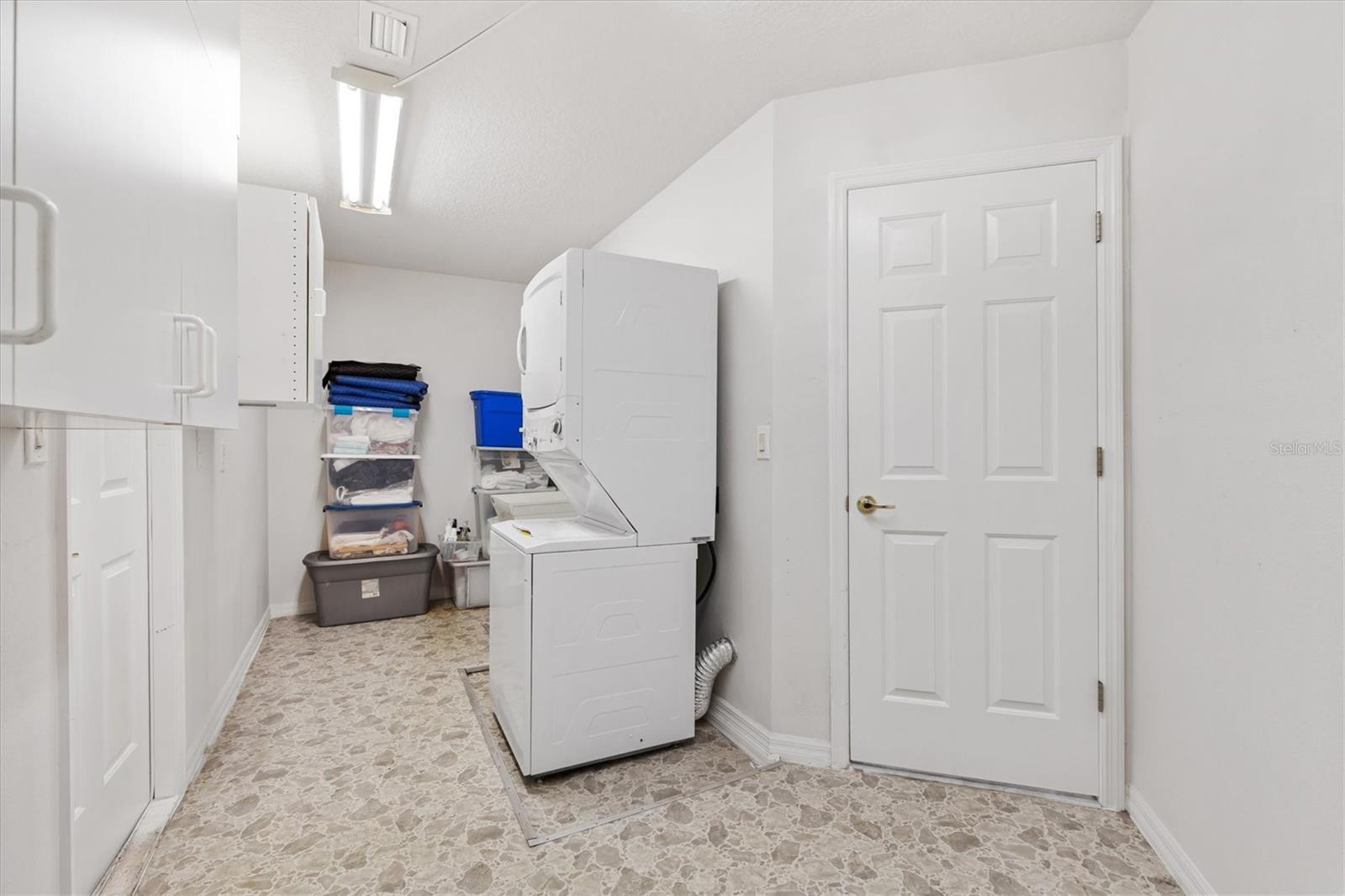 Image 23 of 34 For 5610 King James Avenue