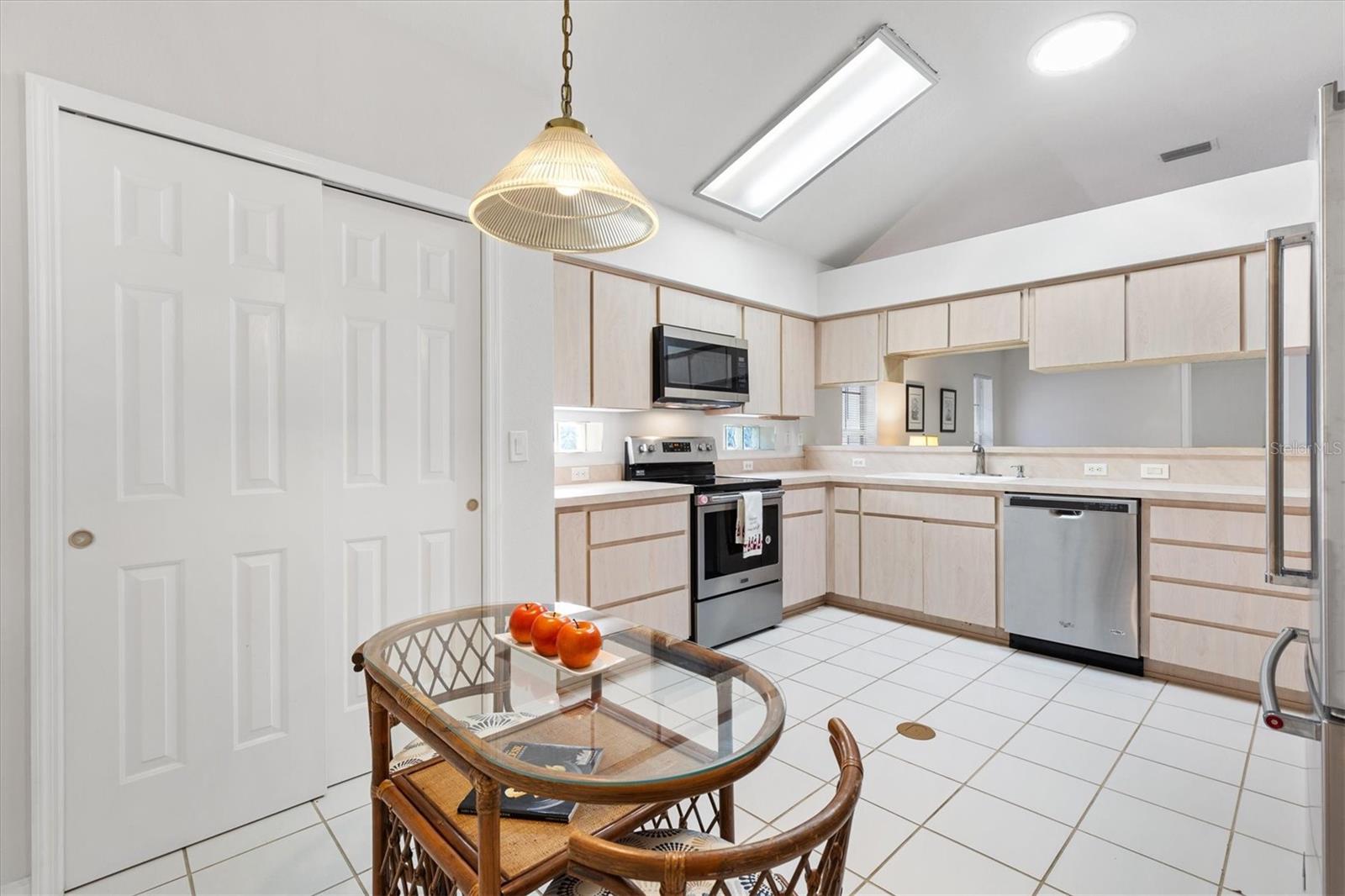 Image 3 of 34 For 5610 King James Avenue