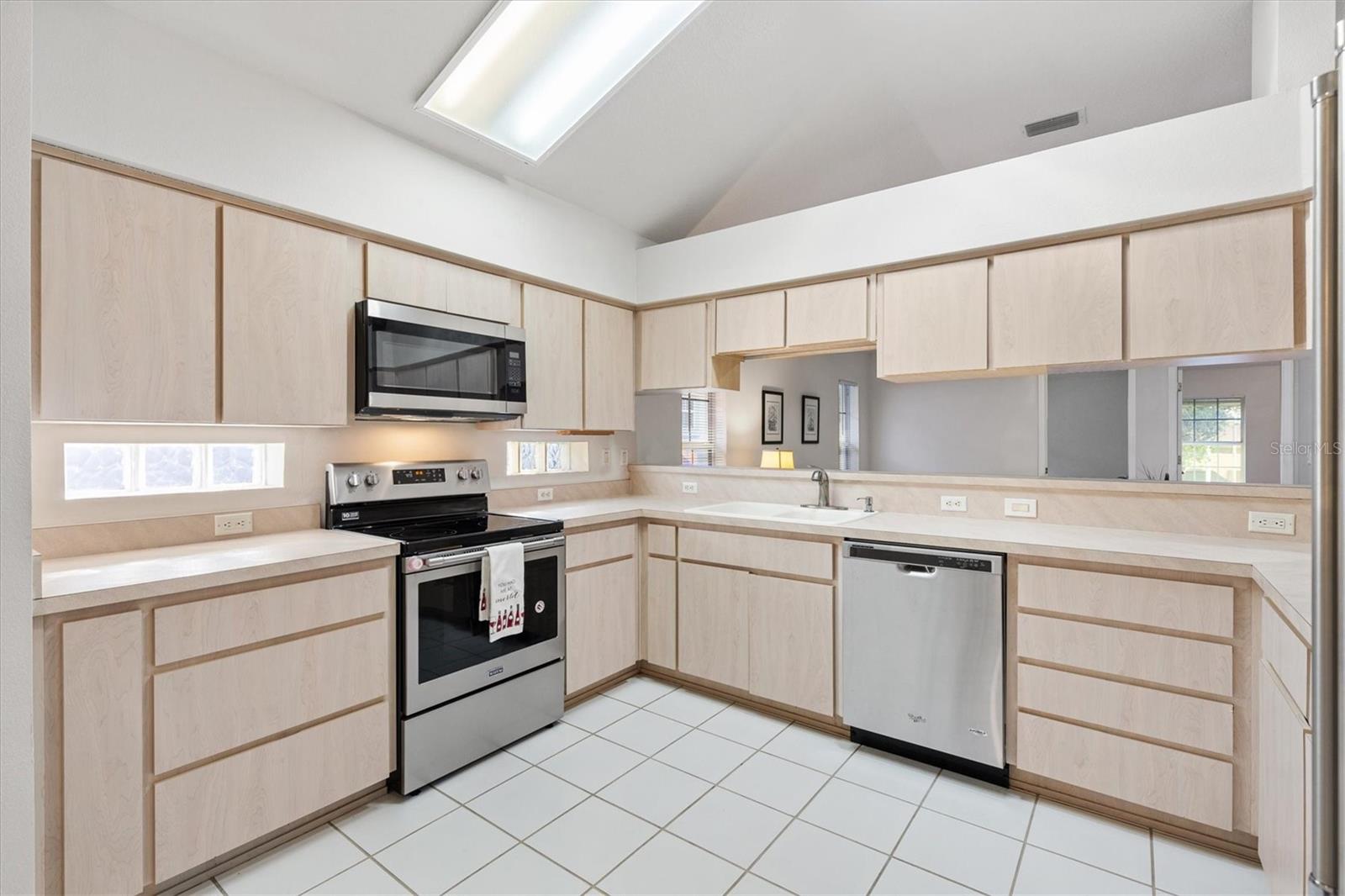 Image 4 of 34 For 5610 King James Avenue