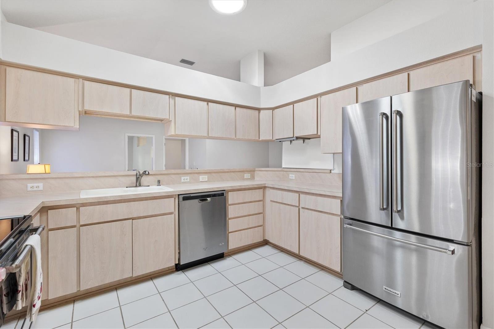 Image 5 of 34 For 5610 King James Avenue