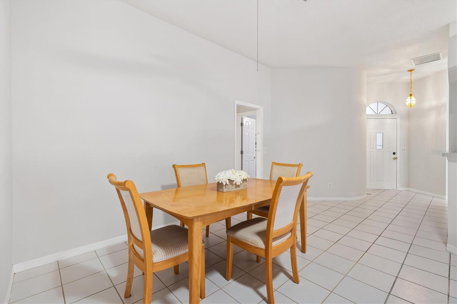 Image 9 of 34 For 5610 King James Avenue