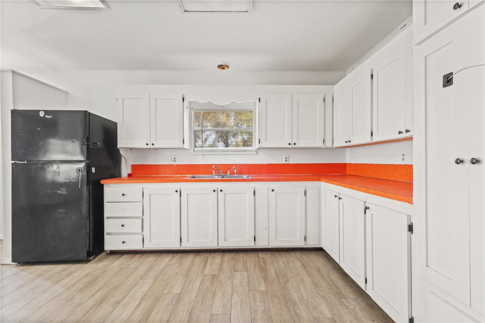 Image 15 of 29 For 6949 Cr 651  