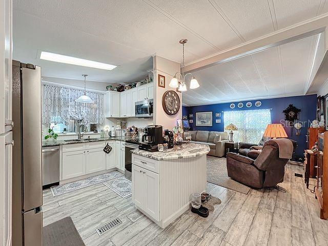 Image 10 of 38 For 1359 Windsor Street