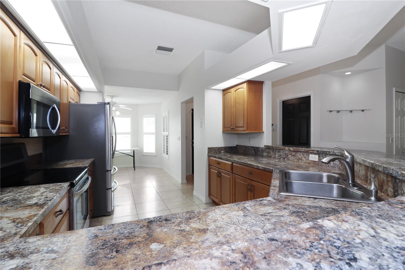 Image 11 of 40 For 21742 King John Street