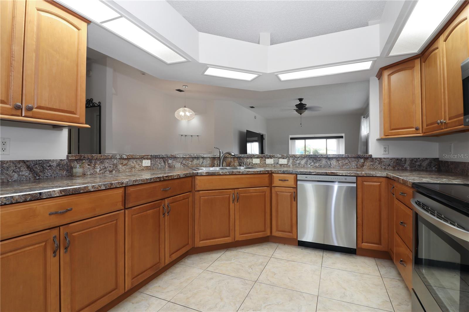 Image 12 of 40 For 21742 King John Street