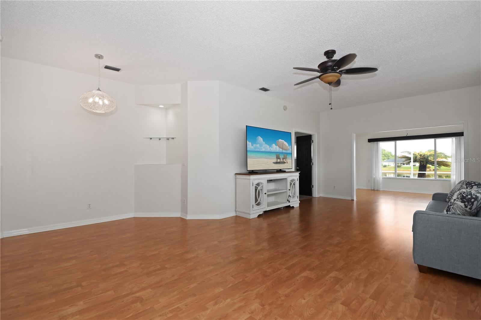 Image 4 of 40 For 21742 King John Street